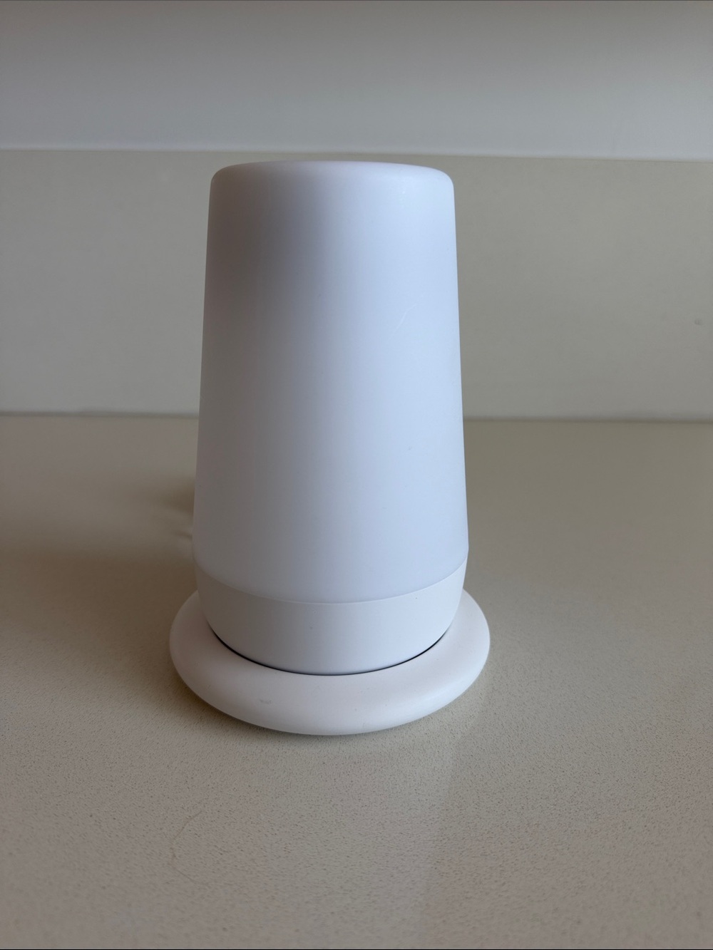 Hatch Rest+ 2nd Gen Sound Machine Night Light Sleep Trainer White